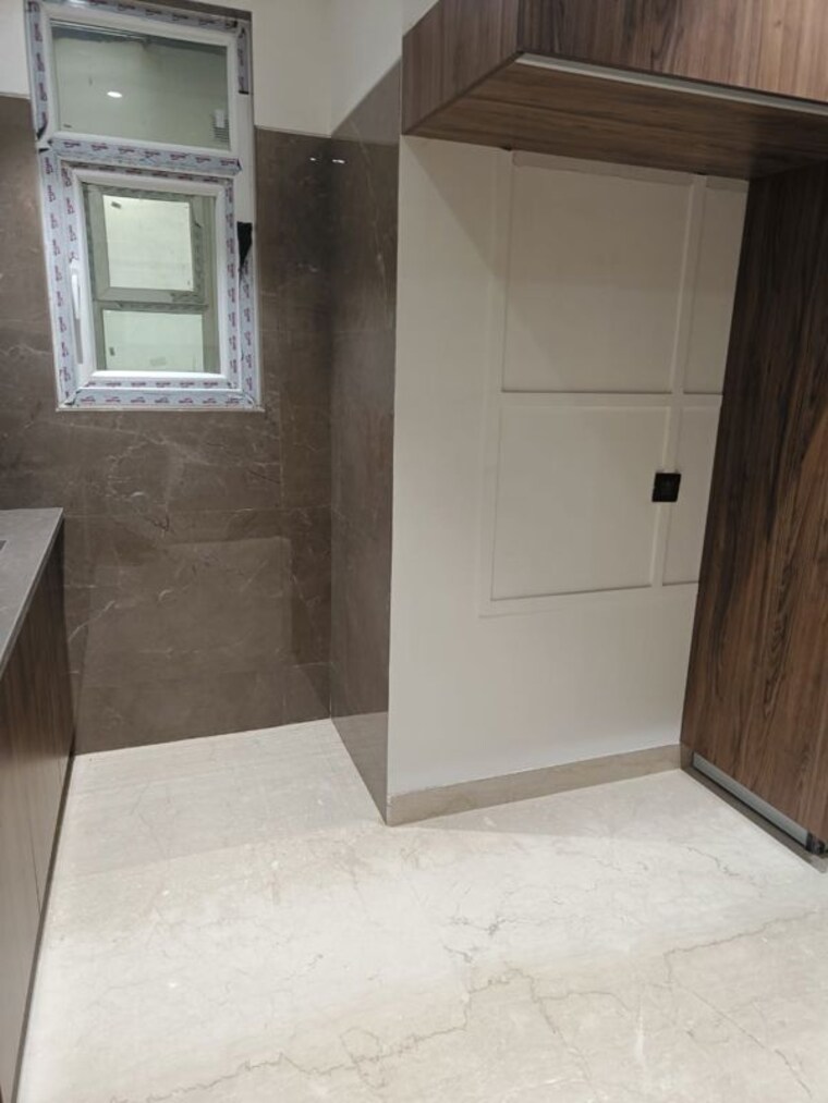 Room, green park 4 Bedroom 300 Sq.Yd. Builder Floor In Green Park Delhi 10718773