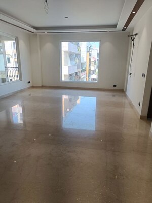 Room in 4 BHK Builder Floor at Green Park – for Rent