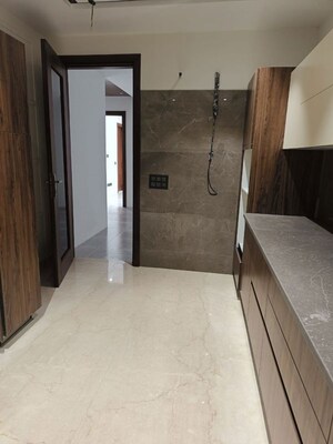 Room in 4 BHK Builder Floor at Green Park – for Rent