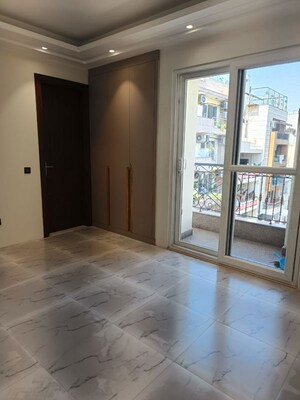 Room in 4 BHK Builder Floor at Green Park – for Rent