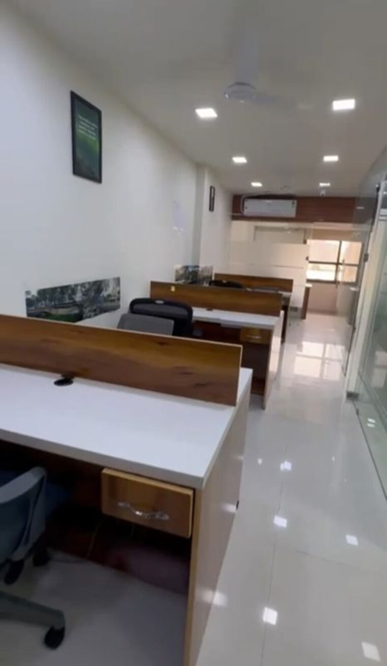 Team Area, iscon-emporio Commercial Office Space 1168 Sq.Ft. In Jodhpur Ahmedabad 10718827