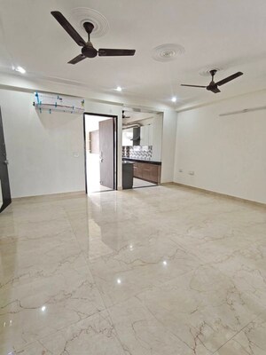 Room in 2 BHK Apartment at Conscient Habitat 102, Sector 102 – for Rent