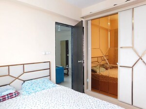 Room in 2.5 BHK Apartment at Siddharth Nagar CHS Goregaon, Goregaon West – for Rent