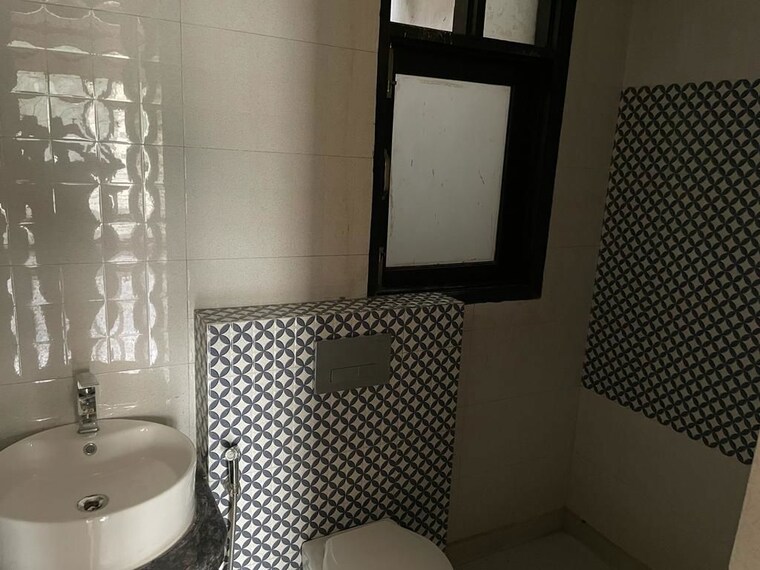 Bathroom, auram-floor 3 Bedroom 2100 Sq.Ft. Builder Floor In South City 2 Gurgaon 10718852