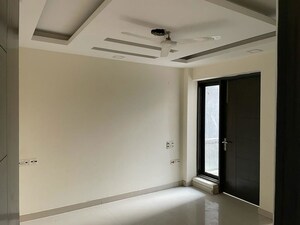 Room in 3 BHK Builder Floor at Auram Floor, South City 2 – for Rent