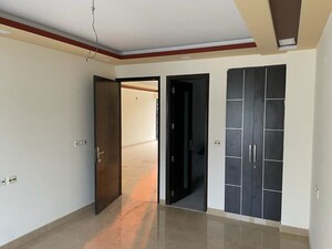 Room in 3 BHK Builder Floor at Auram Floor, South City 2 – for Rent