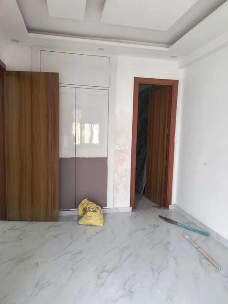 Room, greater kailash i 3.5 Bedroom 210 Sq.Yd. Builder Floor In Greater Kailash I Delhi 10508315