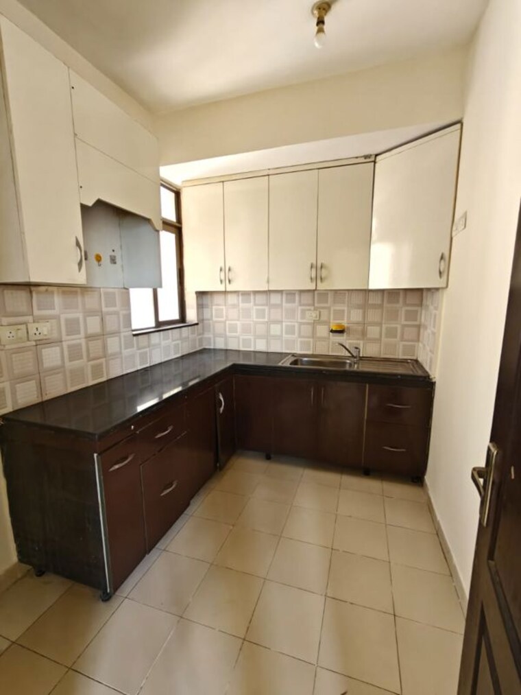 Kitchen, unitech-uniworld-gardens-2 2 Bedroom 973 Sq.Ft. Apartment In Sector 47 Gurgaon 10718971