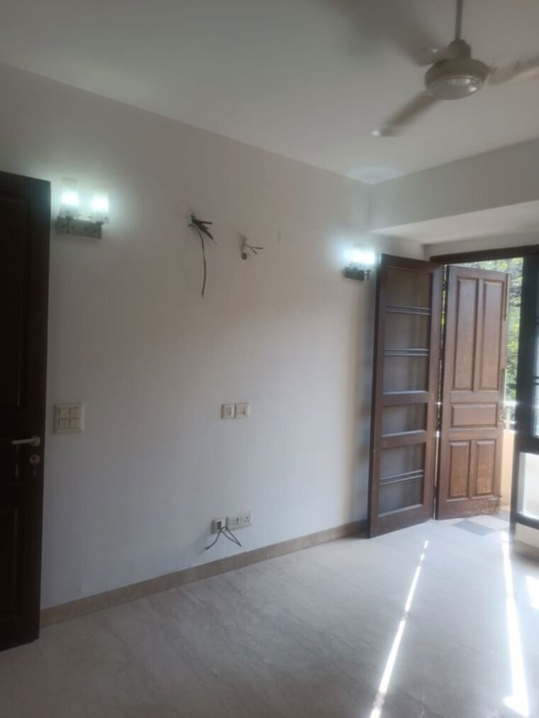 Room, chittaranjan park 3 Bedroom 250 Sq.Yd. Builder Floor In Chittaranjan Park Delhi 8963313