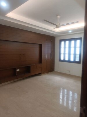 Room in 3 BHK Builder Floor at Chittaranjan Park – for Sale