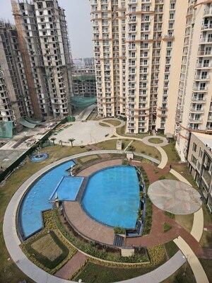 Team Area in 3 BHK Apartment at Samridhi Luxuriya Avenue, Sector 150 – for Rent