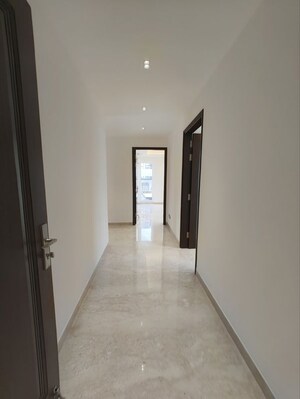 Building Lobby in 3.5 BHK Apartment at Parsvnath Exotica, Sector 53 – for Rent