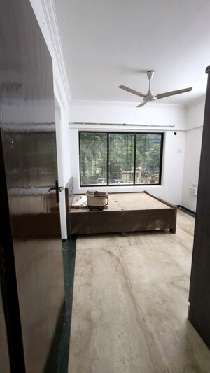 Room in 3 BHK Apartment at Serenity Complex, Andheri West – for Rent