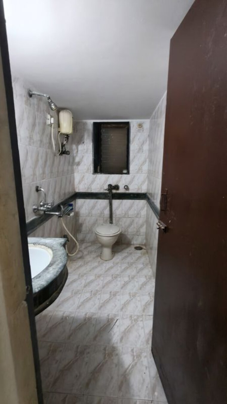 Bathroom, serenity-complex 3 Bedroom 1200 Sq.Ft. Apartment In Andheri West Mumbai 10719000