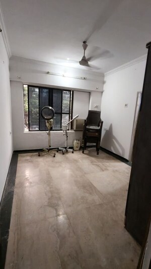 Room in 3 BHK Apartment at Serenity Complex, Andheri West – for Rent