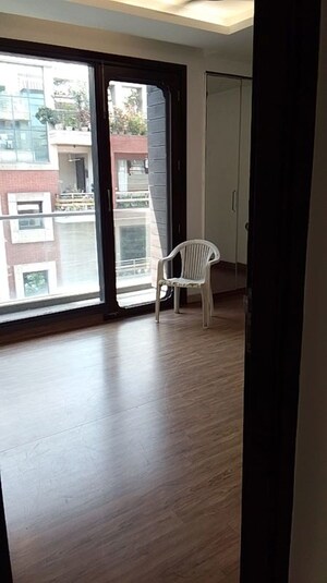 Room in 3 BHK Builder Floor at Green Park – for Rent