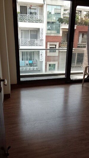 Room in 3 BHK Builder Floor at Green Park – for Rent