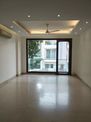 Room in 3 BHK Builder Floor at Green Park – for Rent