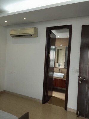 Room in 3 BHK Builder Floor at Green Park – for Rent