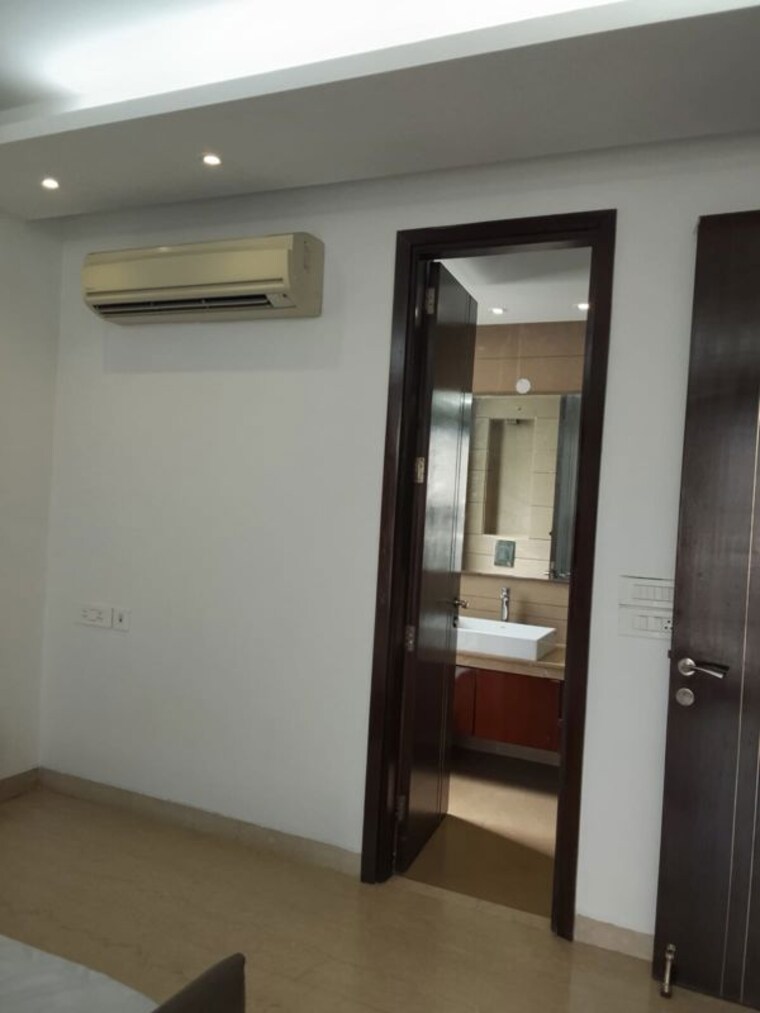 Room, green park 3 Bedroom 300 Sq.Ft. Builder Floor In Green Park Delhi 10718966