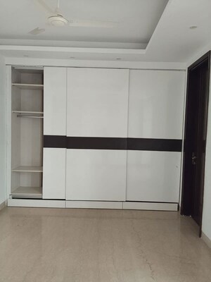 Room in 3 BHK Builder Floor at Green Park – for Rent