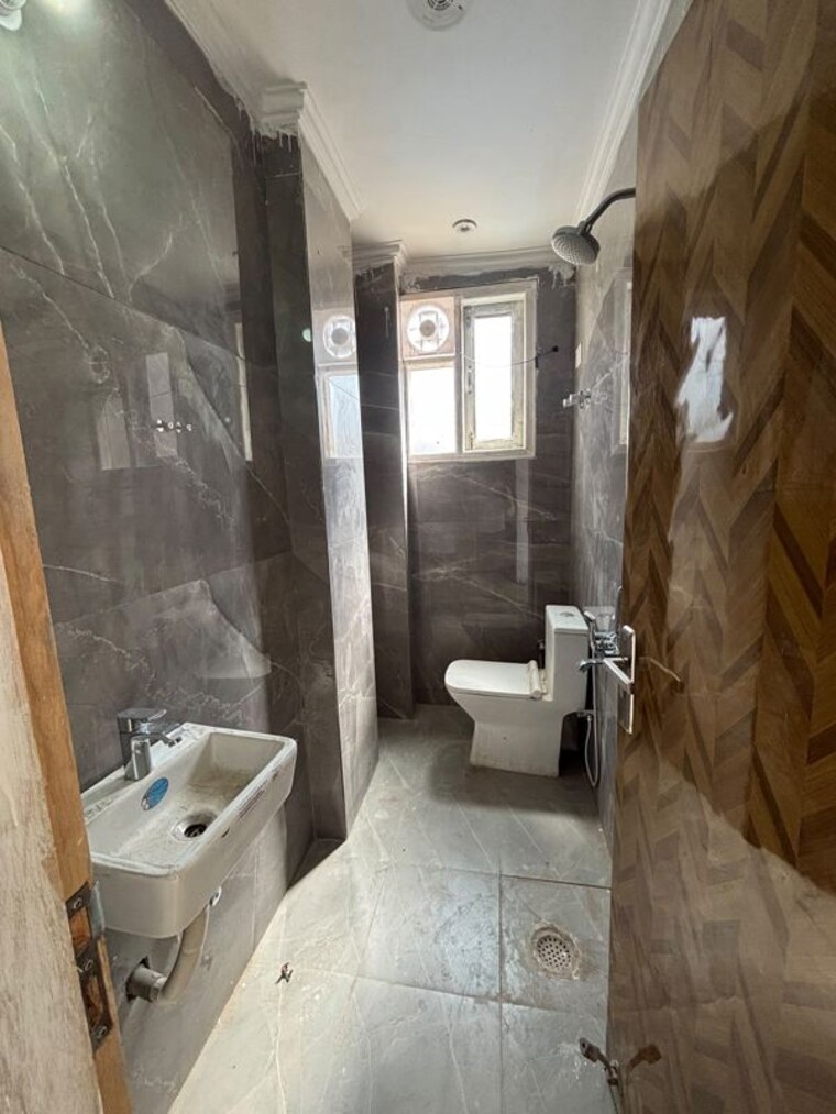 Bathroom, neb sarai 1 Bedroom 450 Sq.Ft. Builder Floor In Neb Sarai Delhi 10719017