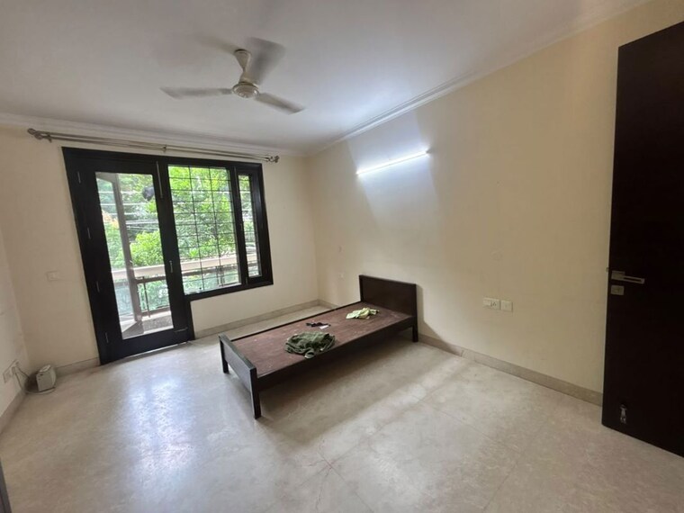 Bedroom, east of kailash 4 Bedroom 300 Sq.Yd. Builder Floor In East Of Kailash Delhi 10719021