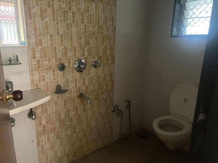 Bathroom, jolly-land-chs 5 Bedroom 2800 Sq.Ft. Villa In Chembur Mumbai 10718880