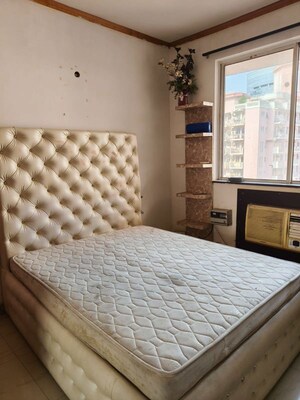 Room in 2 BHK Apartment at DLF The Princeton Estate, Dlf Phase V – for Rent