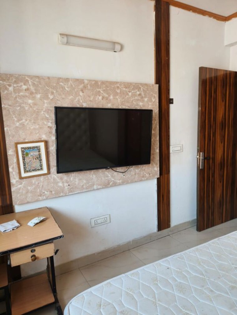 Bedroom, dlf-the-princeton-estate 2 Bedroom 964 Sq.Ft. Apartment In Dlf Phase V Gurgaon 10719020