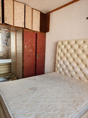 Room in 2 BHK Apartment at DLF The Princeton Estate, Dlf Phase V – for Rent
