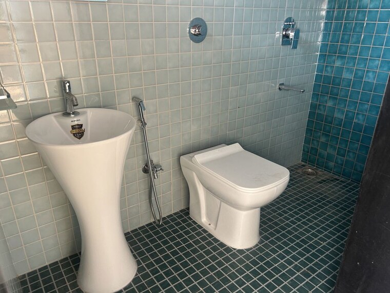 Bathroom, jolly-land-chs 4 Bedroom 2800 Sq.Ft. Villa In Chembur Mumbai 10718863