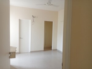 Room in 2 BHK Apartment at Emaar Emerald Estate, Sector 65 – for Rent
