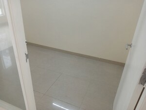 Room in 2 BHK Apartment at Emaar Emerald Estate, Sector 65 – for Rent