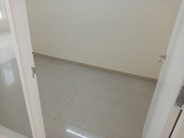 Room, emaar-emerald-estate 2 Bedroom 1020 Sq.Ft. Apartment In Sector 65 Gurgaon 10719039