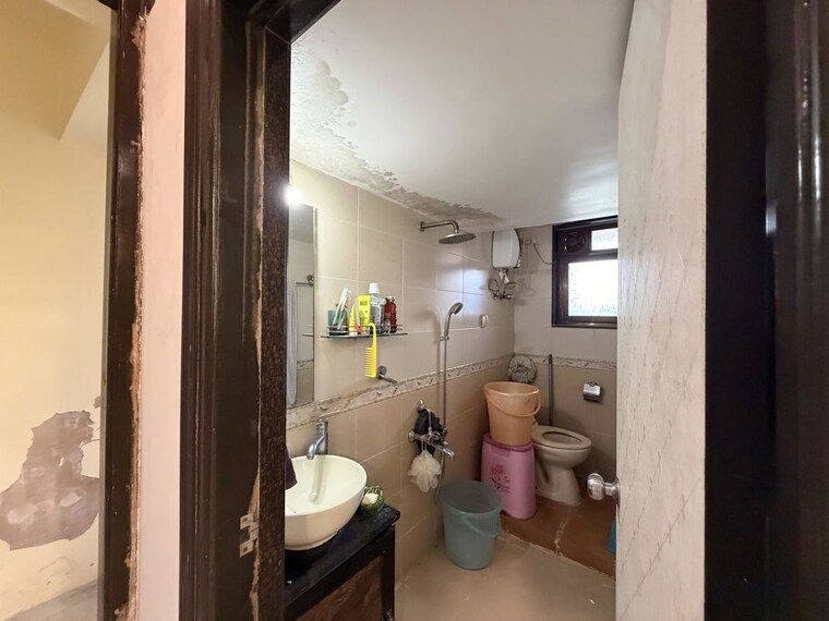 Bathroom, omkar-om-residency 2 Bedroom 890 Sq.Ft. Apartment In Parel Mumbai 10719058