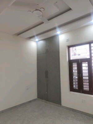 Room in 3 BHK Builder Floor at Sector 21 – for Rent