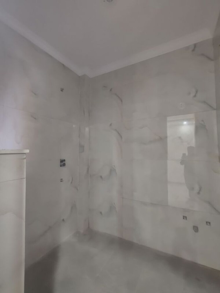 Bathroom, sector 22 3 Bedroom 1500 Sq.Ft. Builder Floor In Sector 22 Gurgaon 10719094
