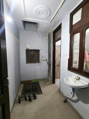 Bathroom in 1 BHK Independent House at SS 100, Sector 49 – for Rent