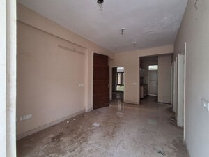 Room in 3 BHK Builder Floor at Sector 21 – for Rent