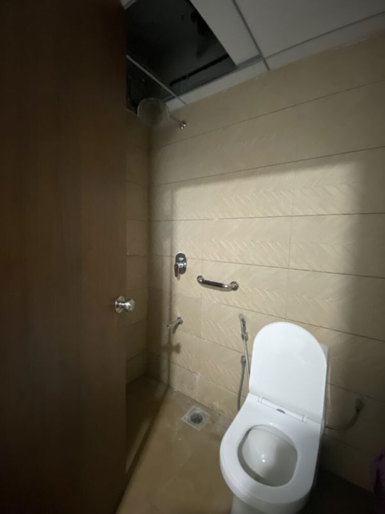 Bathroom, kalpataru-immensa 3 Bedroom 1133 Sq.Ft. Apartment In Kolshet Road Thane 10719110