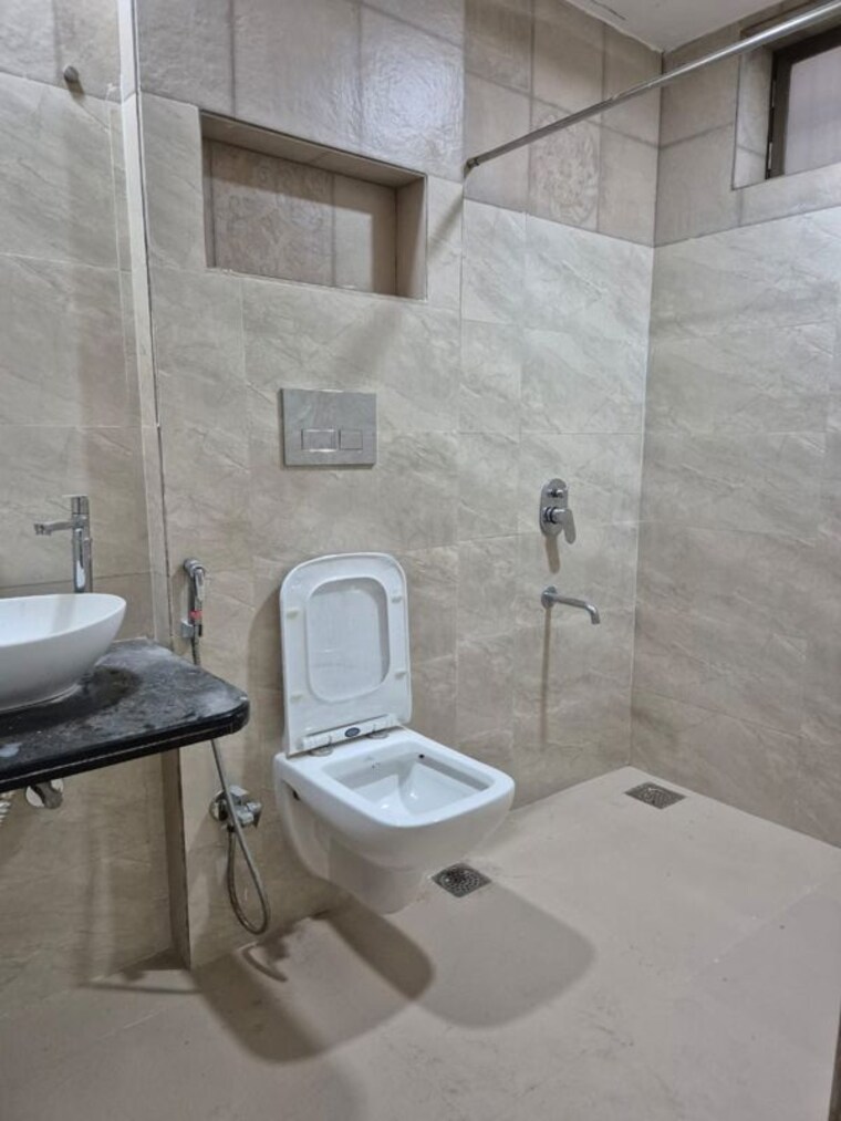 Bathroom, bharat-tirth-chs 4 Bedroom 2000 Sq.Ft. Villa In Chembur Mumbai 10719121