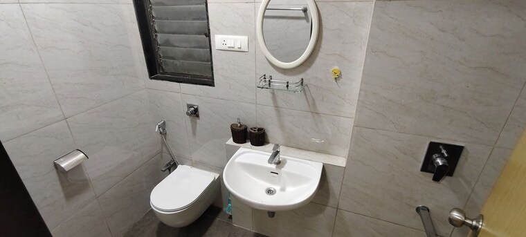 Bathroom, chandak-34-park-estate 2 Bedroom 617 Sq.Ft. Apartment In Goregaon West Mumbai 10719166