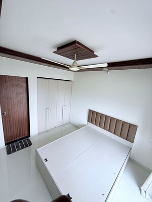 Room in 1 BHK Apartment at Raunak Bliss, Ghodbunder Road – for Rent