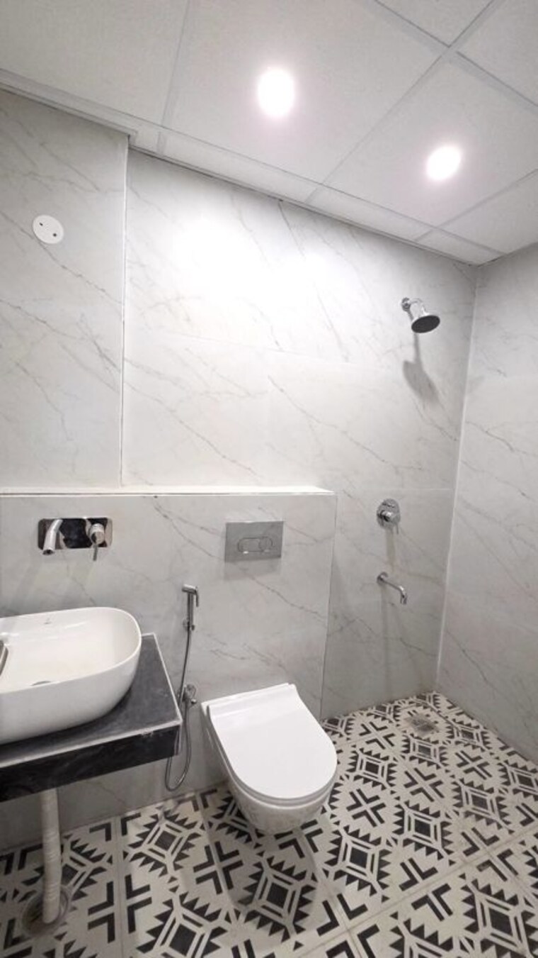 Bathroom, skyline-elevate 4 Bedroom 1506 Sq.Ft. Apartment In Ramgarh Bhudda Zirakpur 10719193