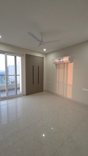 Room in 4 BHK Apartment at Skyline Elevate, Ramgarh Bhudda – for Rent