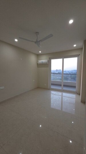 Room in 4 BHK Apartment at Skyline Elevate, Ramgarh Bhudda – for Rent