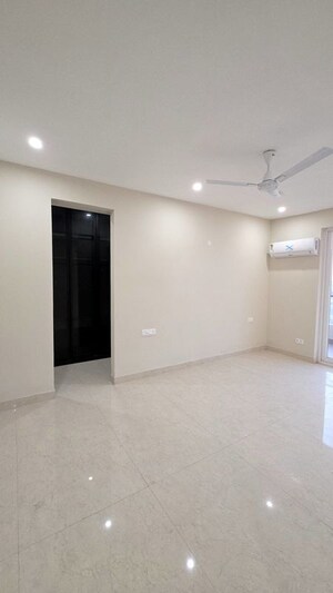 Room in 4 BHK Apartment at Skyline Elevate, Ramgarh Bhudda – for Rent