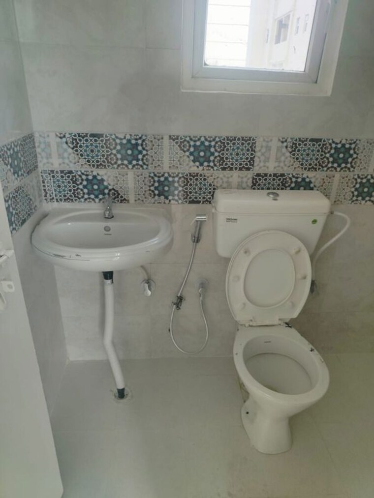 Bathroom, signature-global-prime 2 Bedroom 834 Sq.Ft. Apartment In Sector 63a Gurgaon 10719203