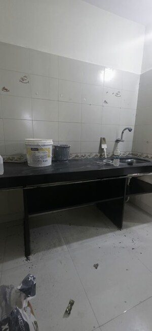 Room in 1 BHK Apartment at Sai Lake Residency CHS, Uthalsar – for Rent